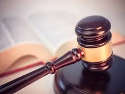 Gavel and legal books symbolizing law and justice, representing legal proceedings or judicial authority.