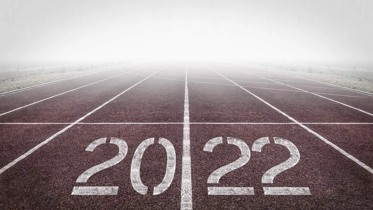 End of the running track with the year 2022 and question marks, representing transition to 2023 and new beginnings, symbolic