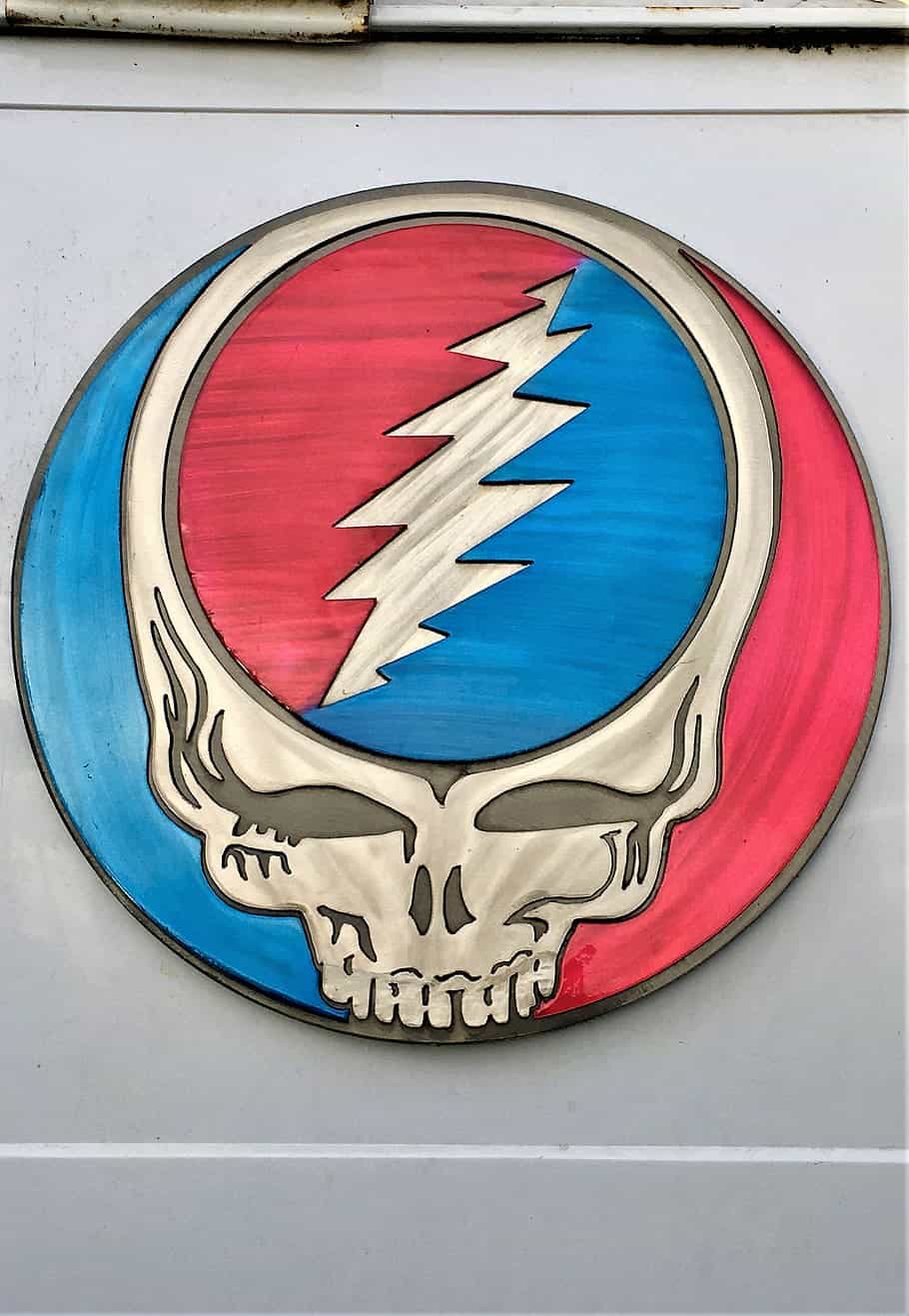 Lightning bolt skull Grateful Dead Steal Your Face emblem with red, white, and blue colors, symbolizing rock band and music culture.