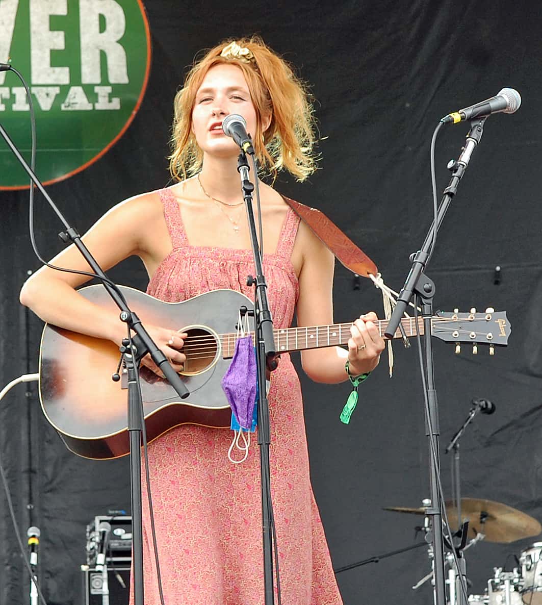 6 Questions with singer, songwriter Bella White Hypebot